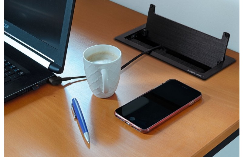 Bureaustopcontact zwart met 3 stopcontacten en 2 USB poorten