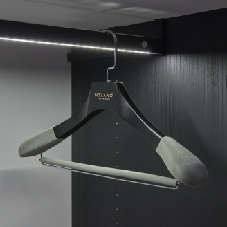 Kledinghanger met broeklat, antique gelakt platte chrome haak 